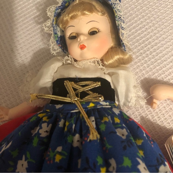 Vintage Madame Alexander “Gretel” Doll- 693 $12 or 🎉 - Picture 3 of 7